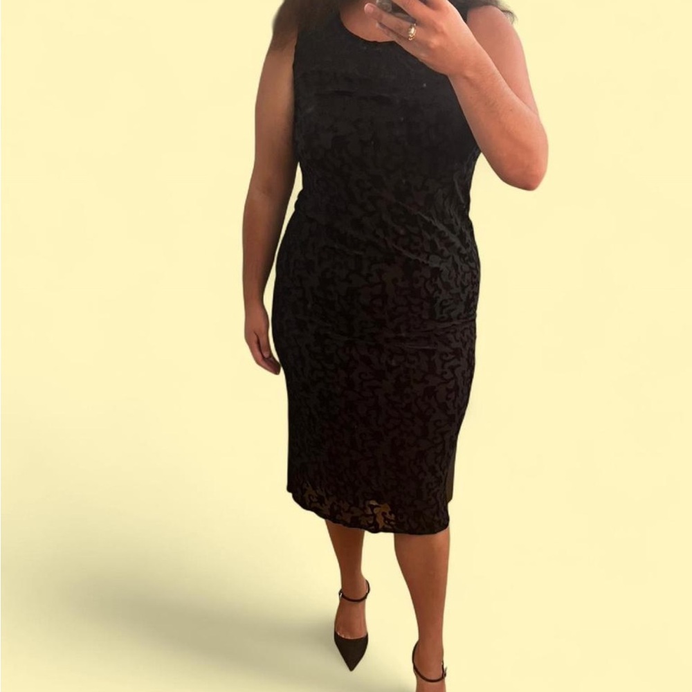 Vintage black dress with velvet motif. Dressing Clio brand!